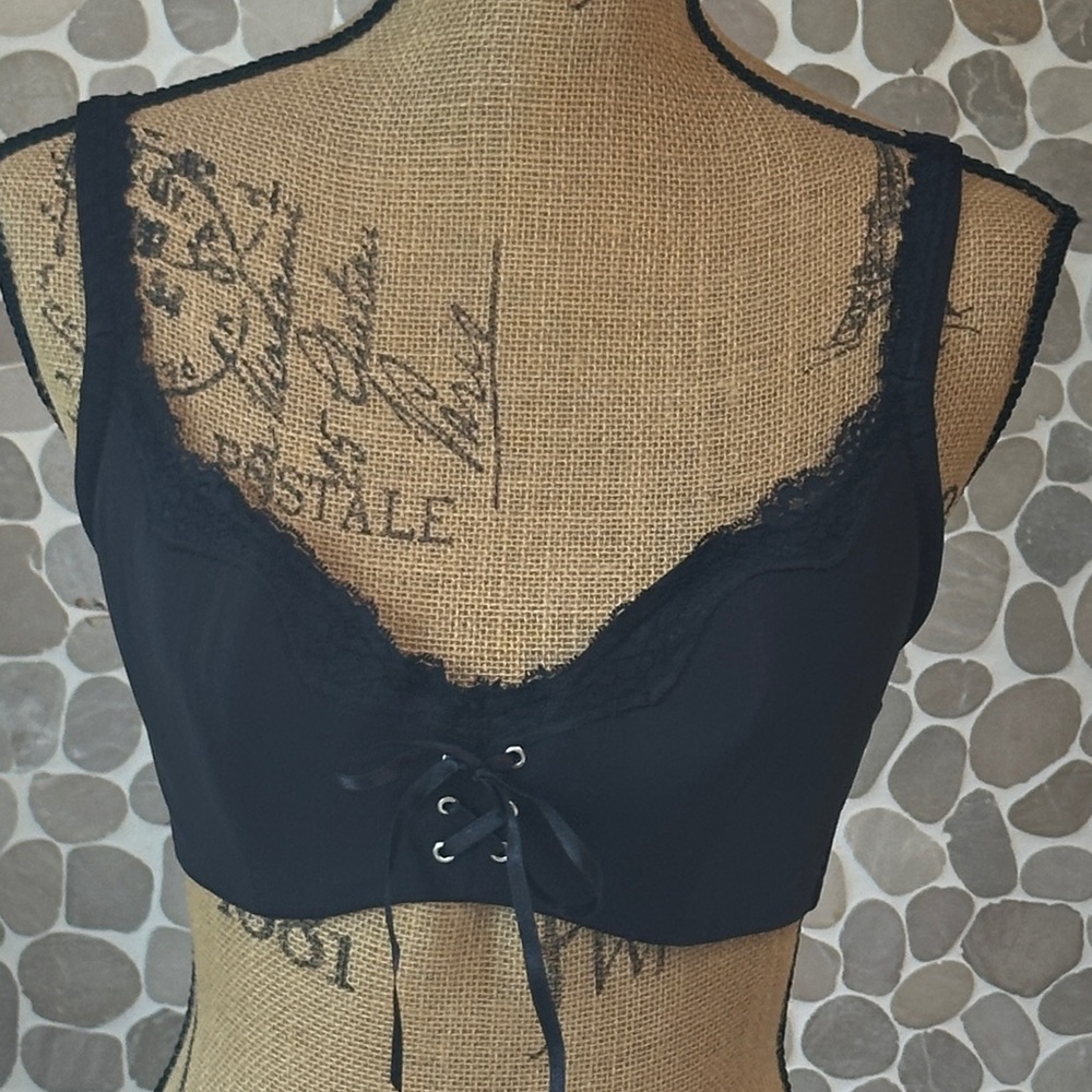 NWOT Frederick's of Hollywood Black Lace-Up Bra